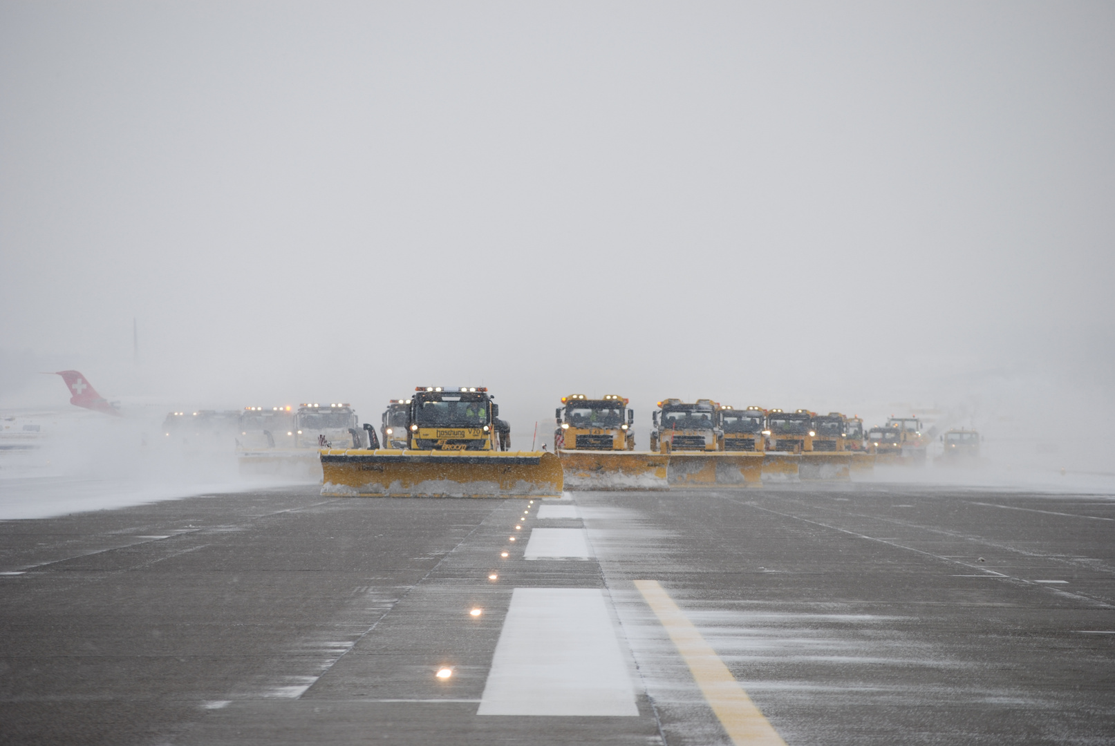 Schneeräumung am Flughafen