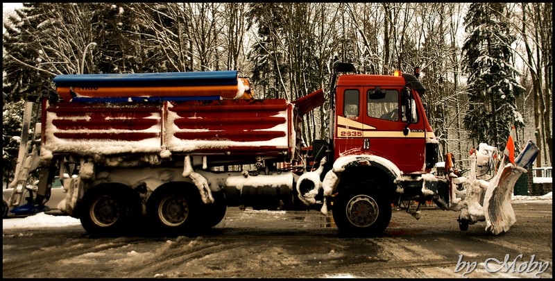 Schneeraumfahrzeug Mercedes Benz 2635