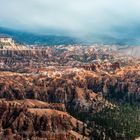 Schneeschauer über dem Bryce Canyon