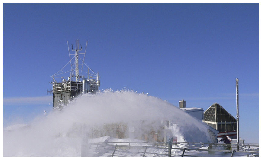 Schneeschieben auf der Zugspitze