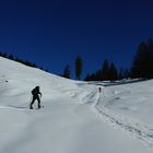 Schneeschuhwanderer am Torsattel