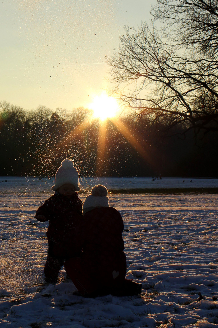 Schneespaß in der Abendsonne 