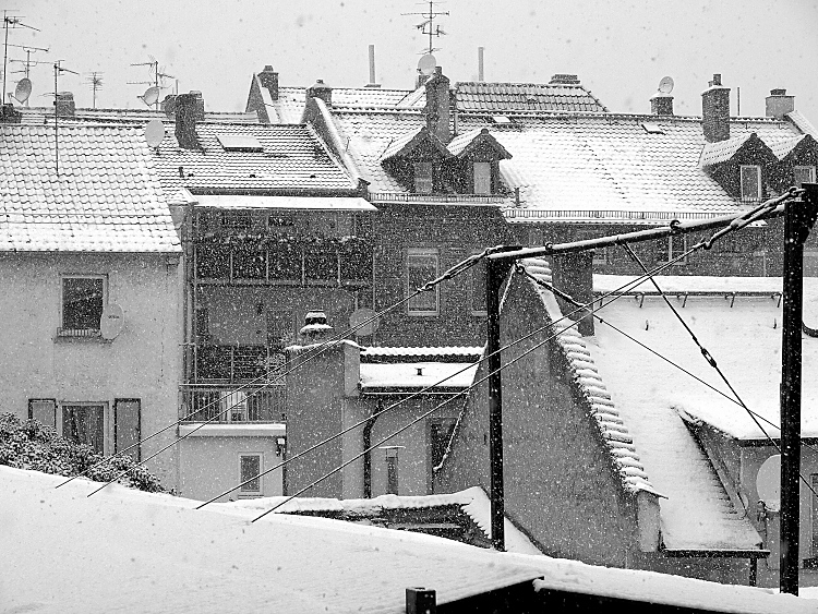 Schneetreiben im Hinterhof