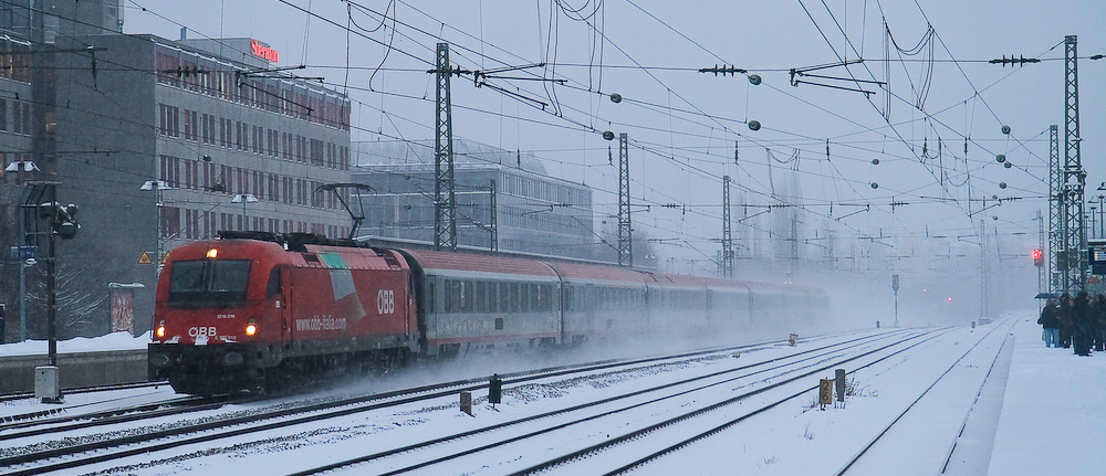 Schneetreiben in der Stadt (1)