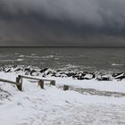 Schneewolken über dem Meer