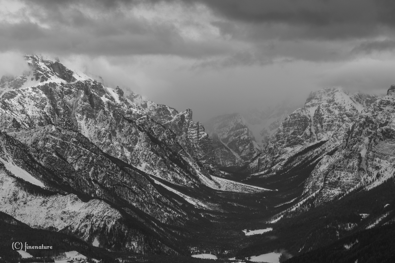 Schneewolken über den Dolomiten