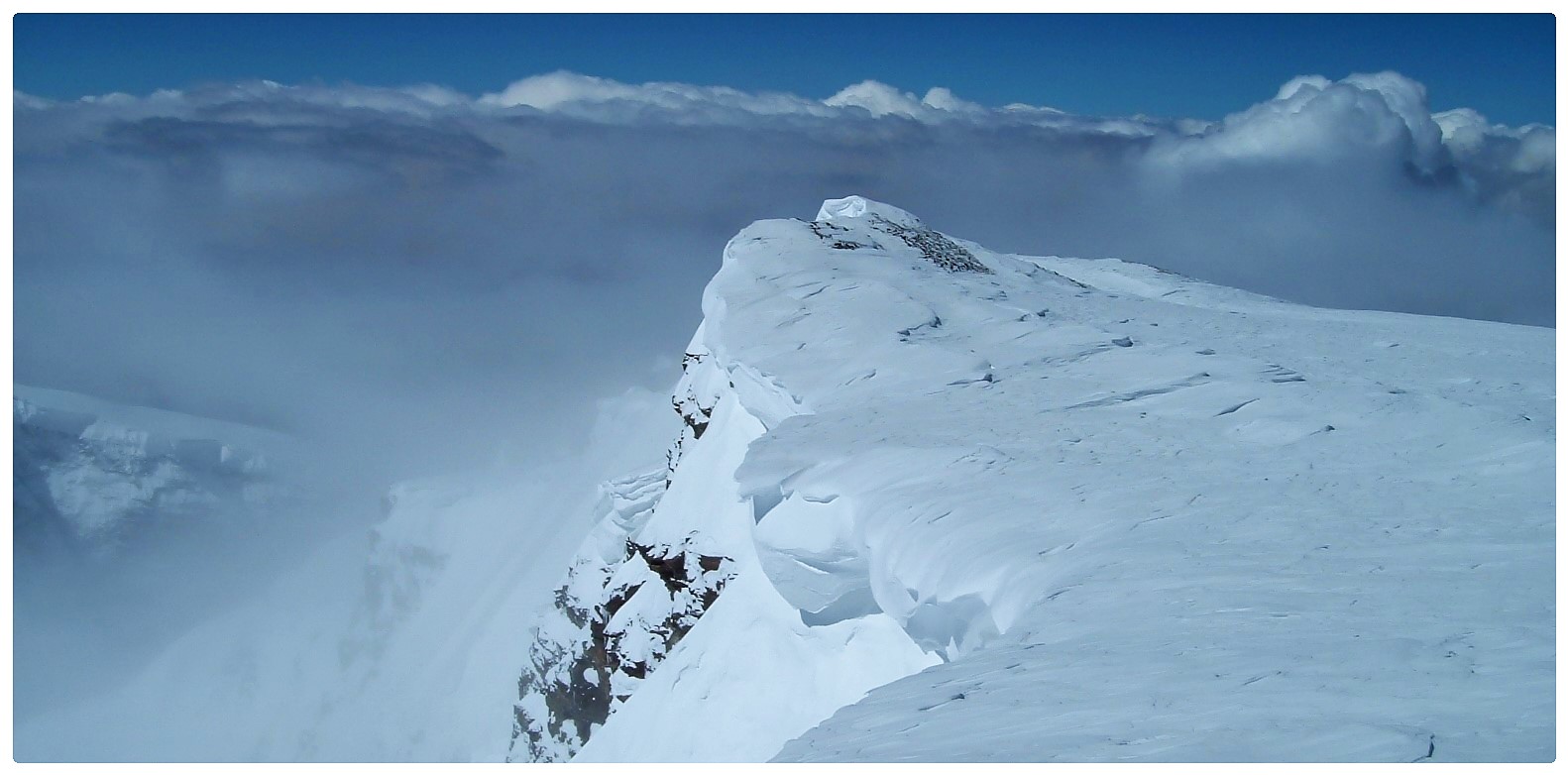 Schneewüste über den Wolken