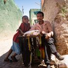 Schneider auf der Strasse in Harar mit seinem Sohn