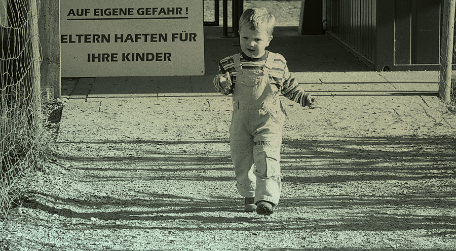Schnell Weg Hier Foto Bild Quatsch Fun Und Ratselecke Witzige Schilder Spezial Bilder Auf Fotocommunity