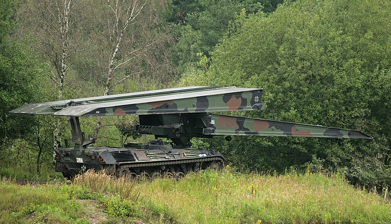 Schnellbrücknelegepanzer Biber in Action 