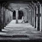 Schnellen Schrittes durch Fatehpur Sikri