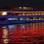 schnelles Schiff auf dem Main in Frankfurt