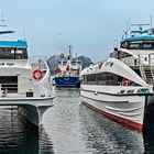 SCHNELLFÄHREN (rechts Valderoey) im Hafen von Alesund