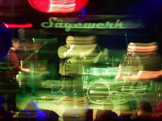 ---}|{ schnellllllllllllebigkeit---