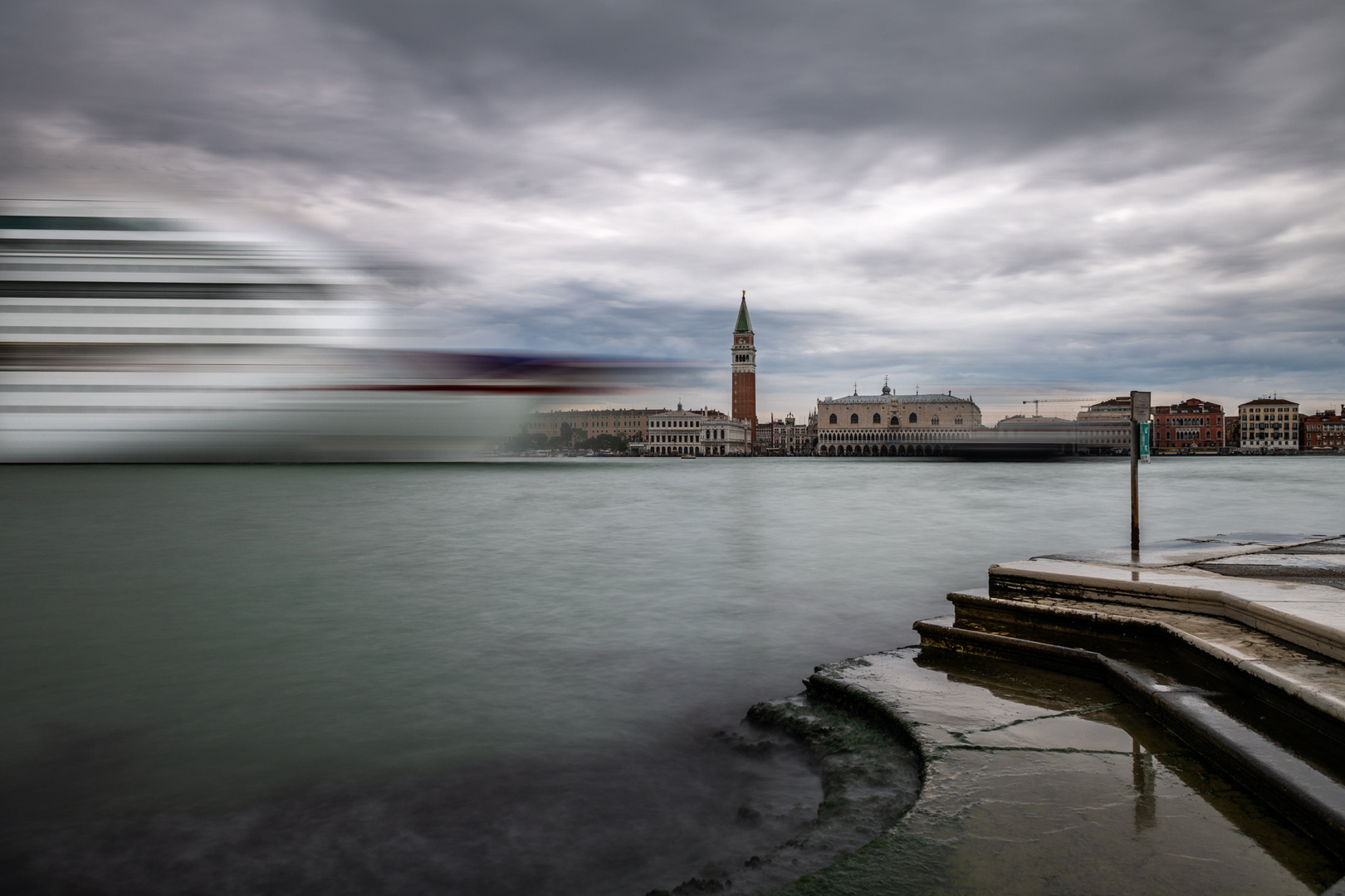 Schnitt durch Venedig