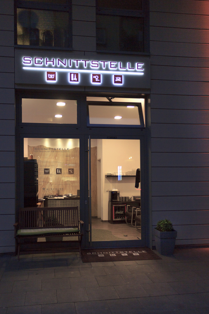 SCHNITTSTELLE – Der Spezialist für Haarschnitte in Essen