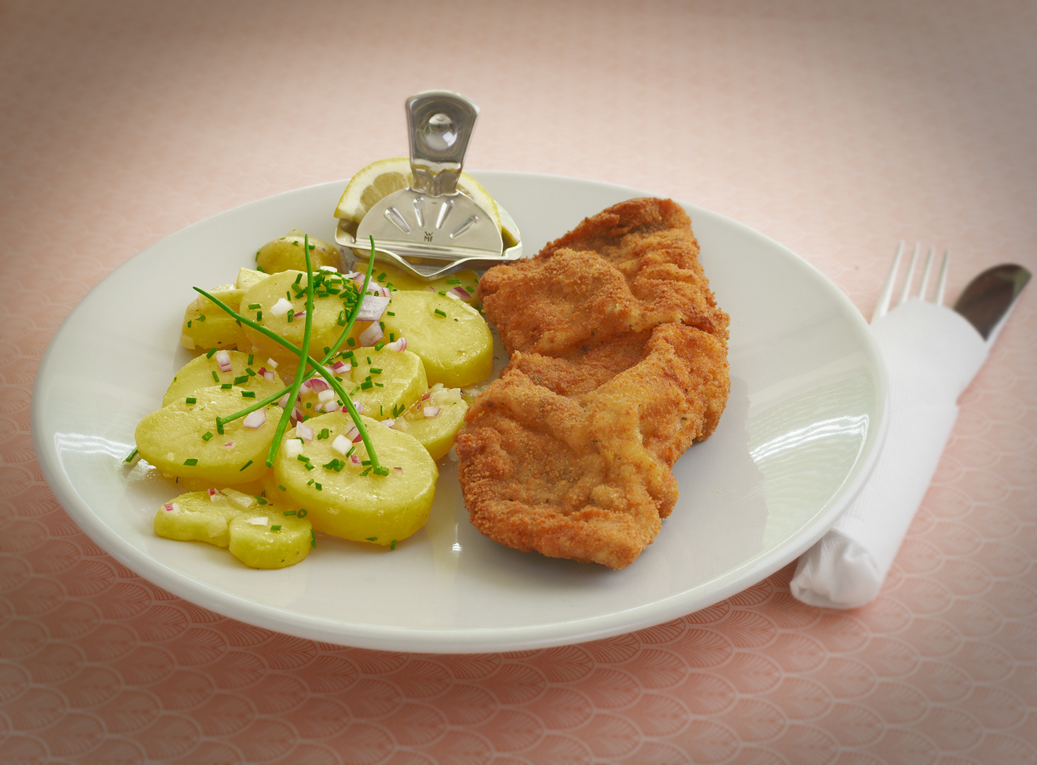 Schnitzel mit Kartoffelsalat     