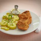 Schnitzel mit Kartoffelsalat     