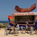 "SCHOCK" da fährst du ans Ende der Welt und dann kommt so was. Steht doch kurz vor dem Leuchtturm...