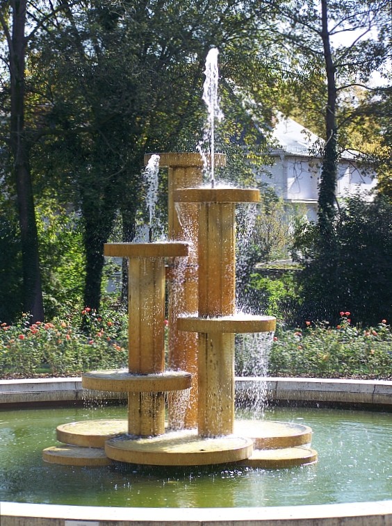 Schoderbrunnen im Dahliengarten