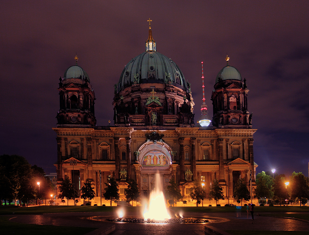 Schön schaut auch der Berliner Dom nachts aus...