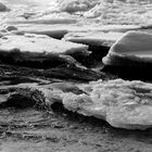 schön winterlich bei Frost auf der Saale