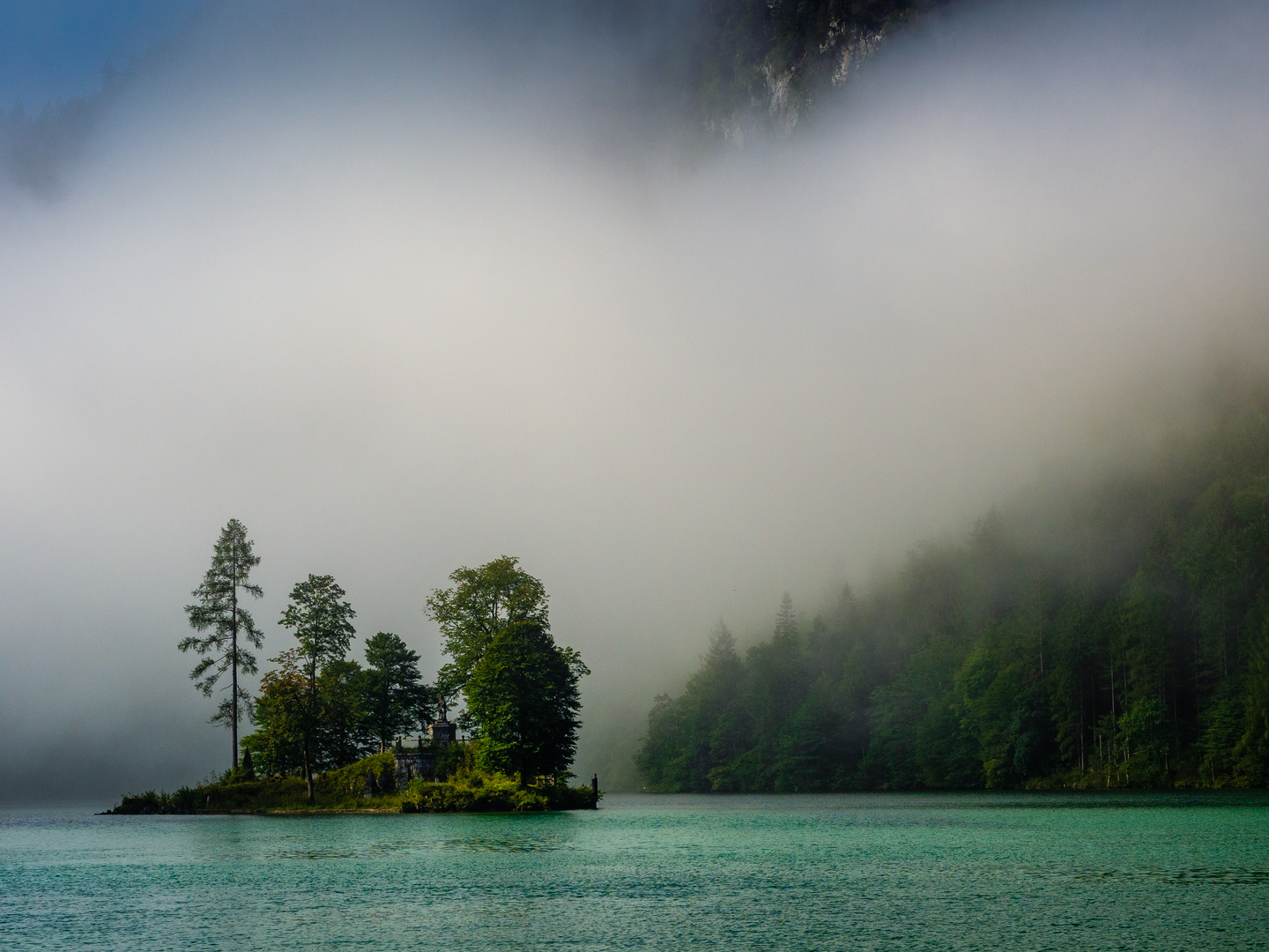 Schönau am Königssee (Berchtesgadener Land) - Insel im Nebel