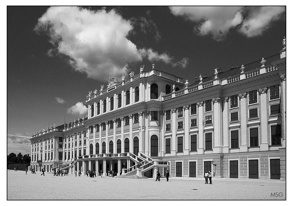 Schönbrunn in monochrom