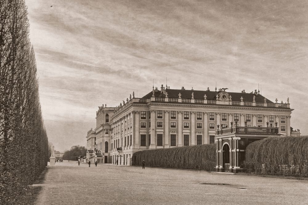 Schoenbrunn Palace (sepia)