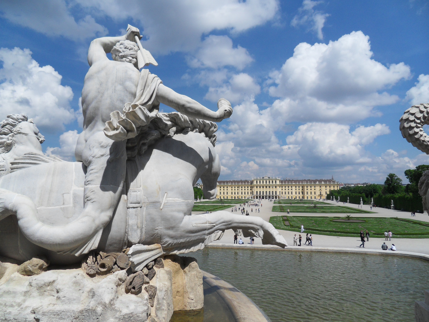 Schönbrunn zu Pferde