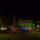 schöne Bar am Marktplatz bei Nacht