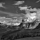 Schöne Bergwelt in Schwarz/Weiß