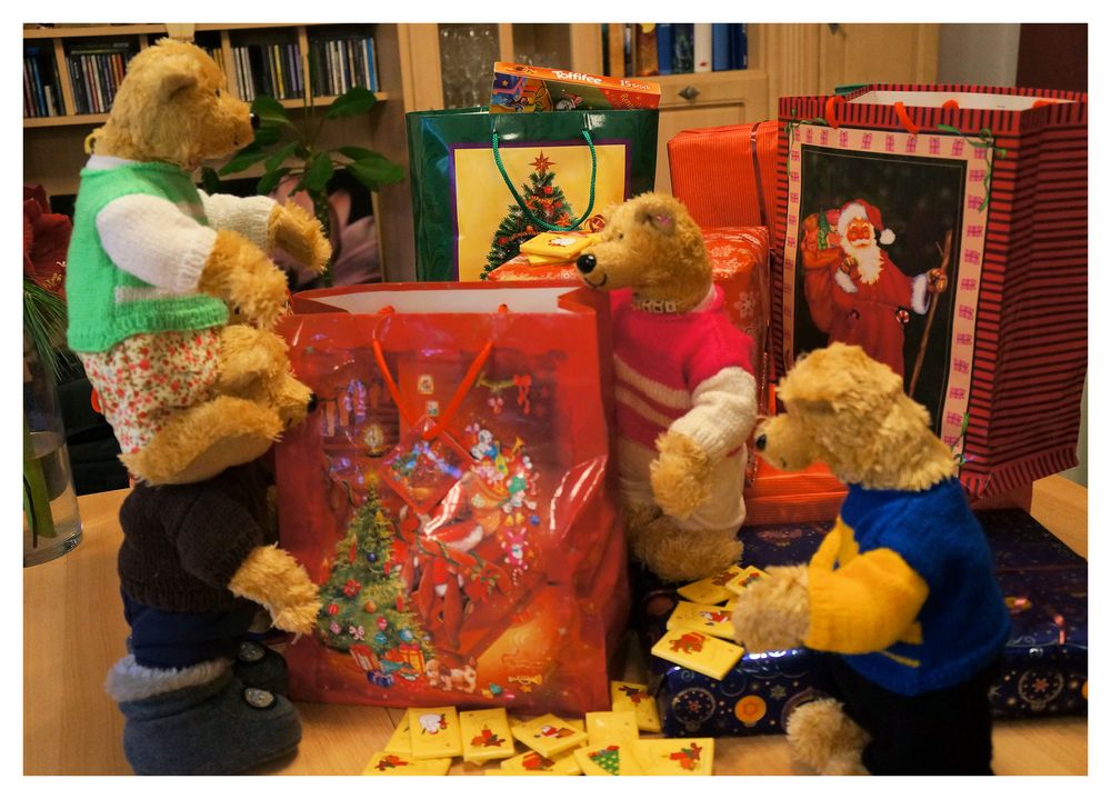 schöne Bescherung. Foto & Bild  karten und kalender, weihnachtskarten, mädchen Bilder auf 