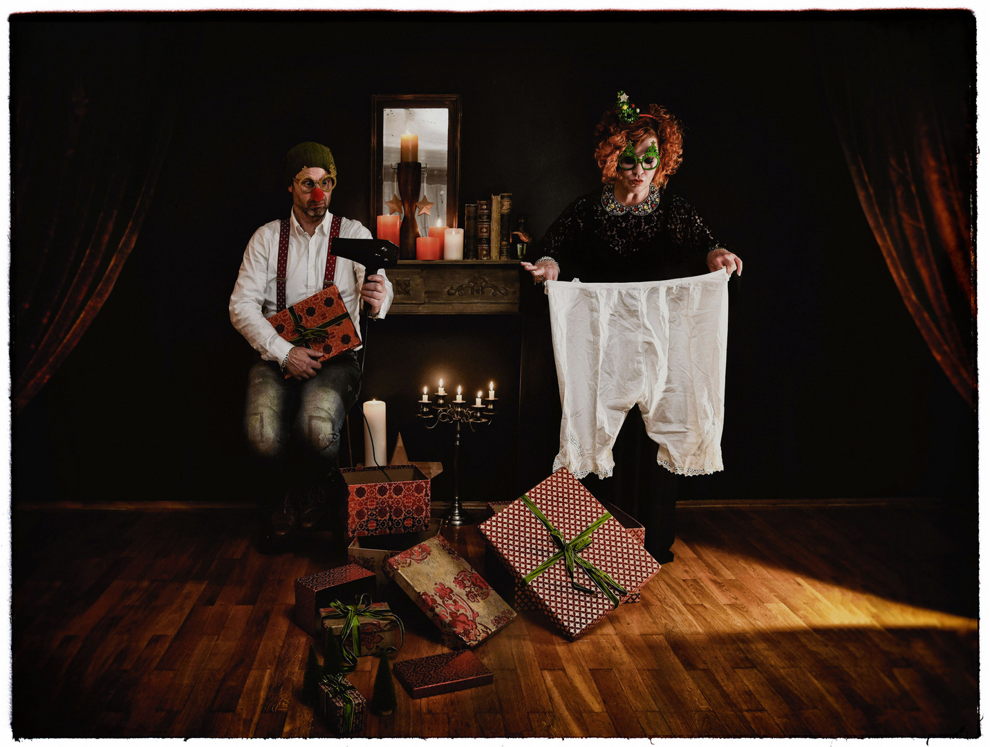 [ SCHÖNE BESCHERUNG ] Foto & Bild  weihnachten, indoor, mann Bilder 