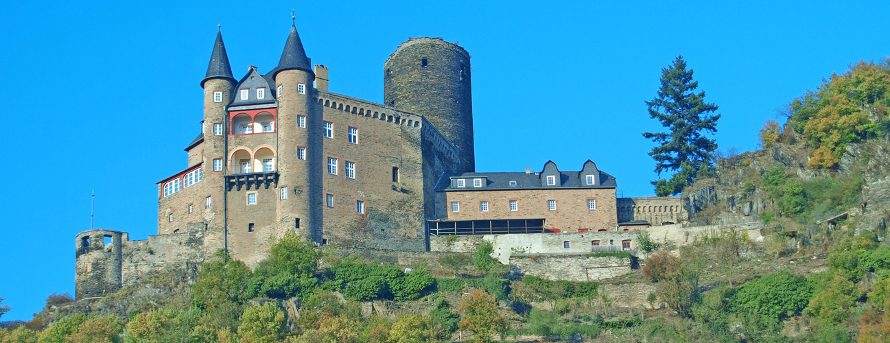 Schöne Burg am Rhein