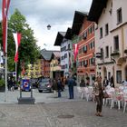 Schöne Fassaden in der Fußgängerzone in Kitzbühel