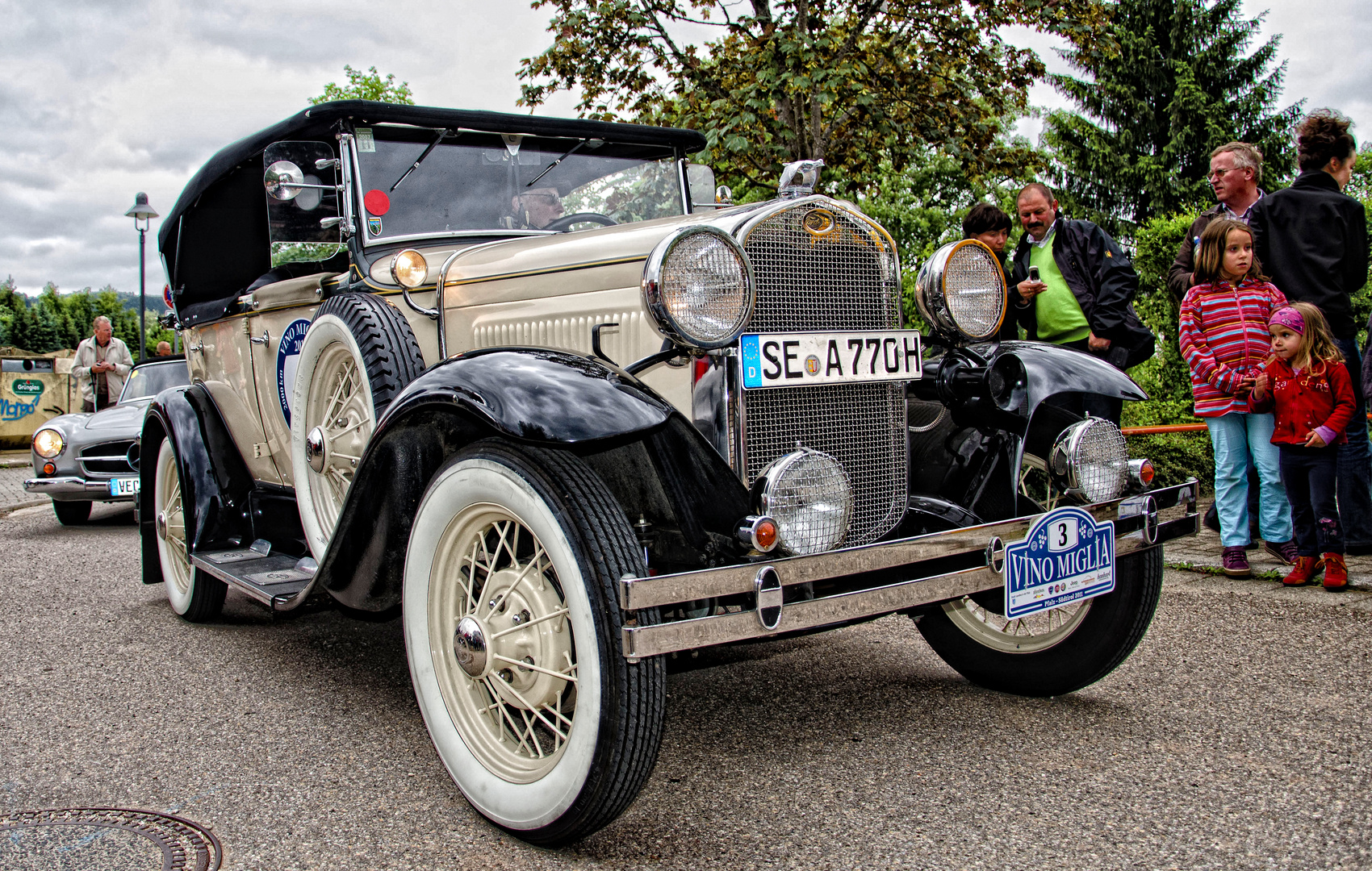 Schöne Formen hat der alte Ford - oder?