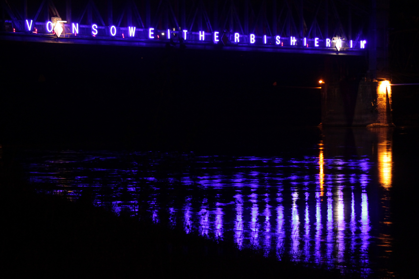 Schöne Spiegelungen in der Elbe.