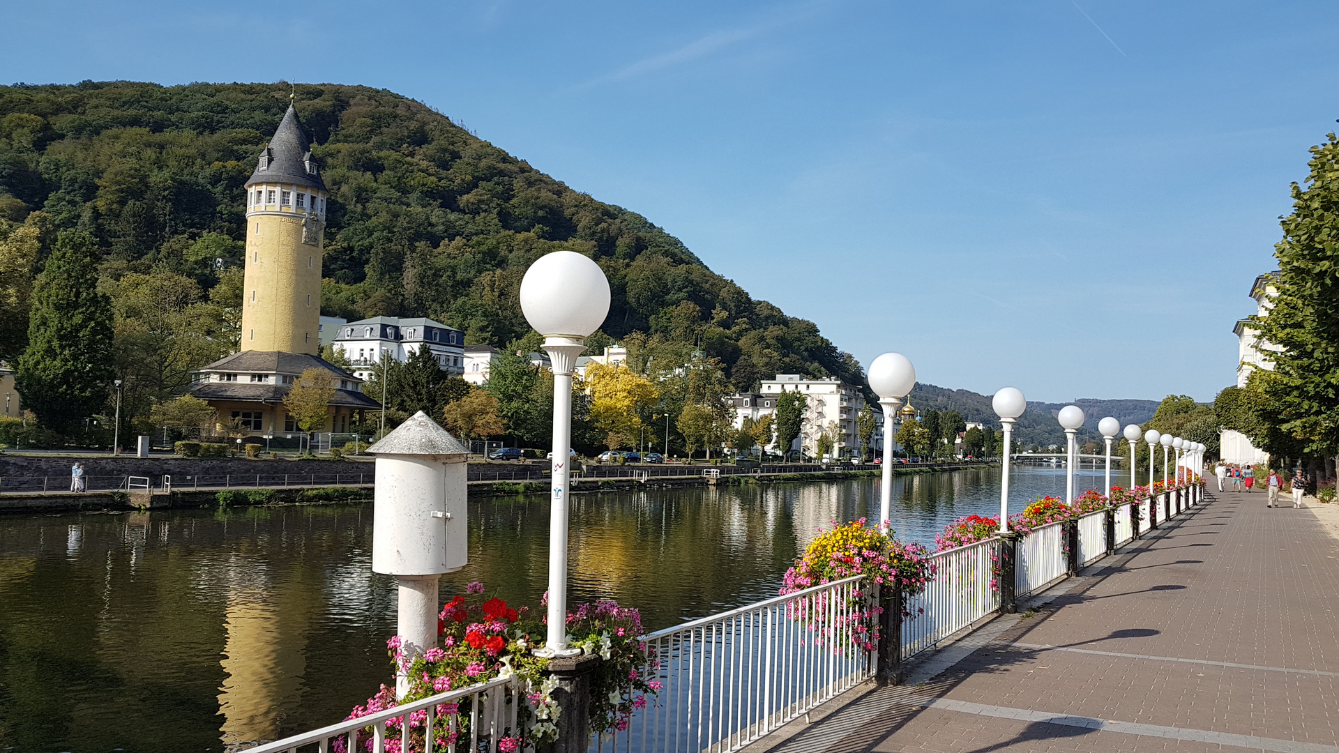 Schöne Uferpromenade in Bad Ems an der Lahn