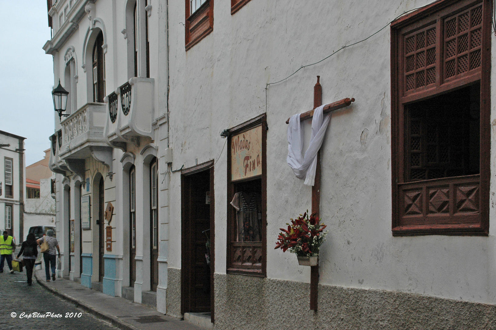 Schöne Wohnhäuser mit Kreuz Jesu in Garachico