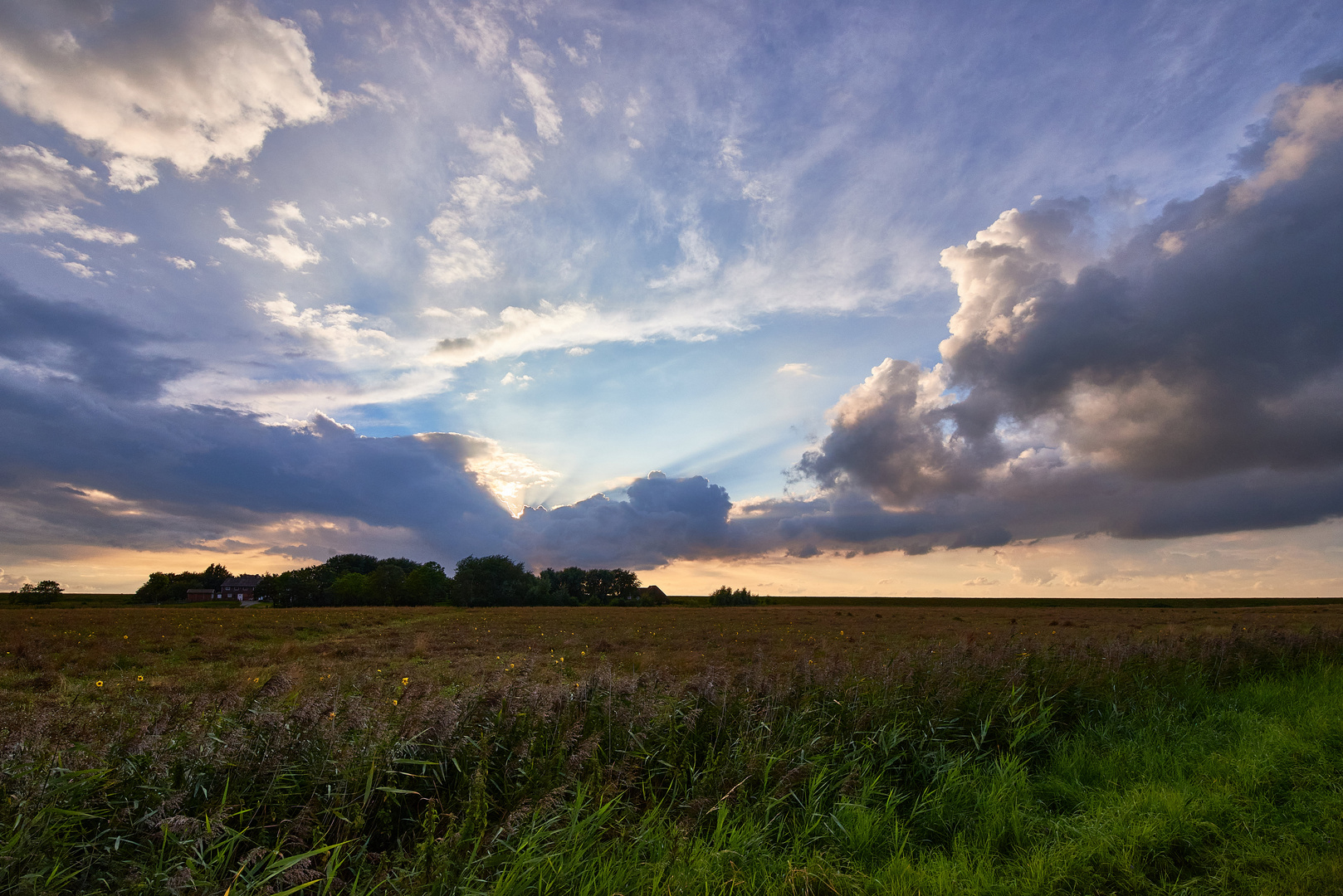 Schöne Wolkenbildung an der Nordsee vor Sylt