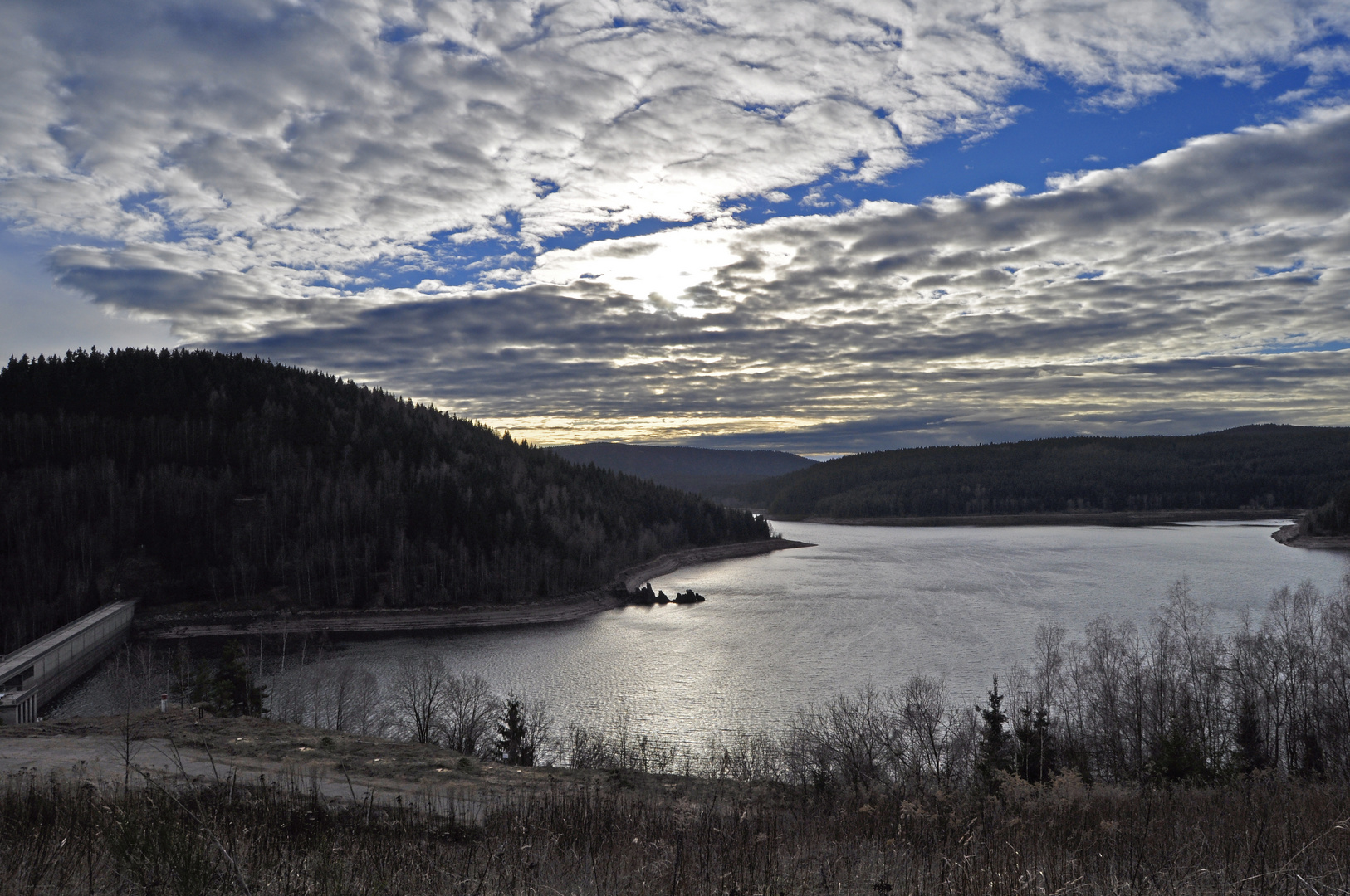 Schöne Wolkenformationen über der Talsperre Eibenstock