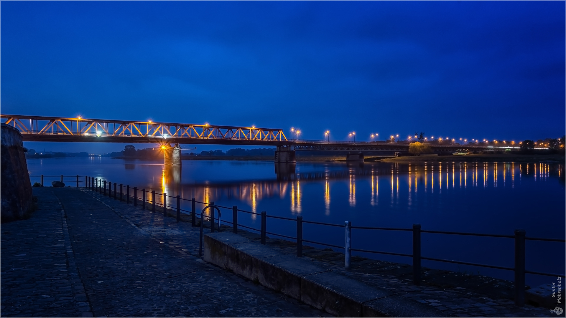 Schönebeck, Elbufer mit Brücke