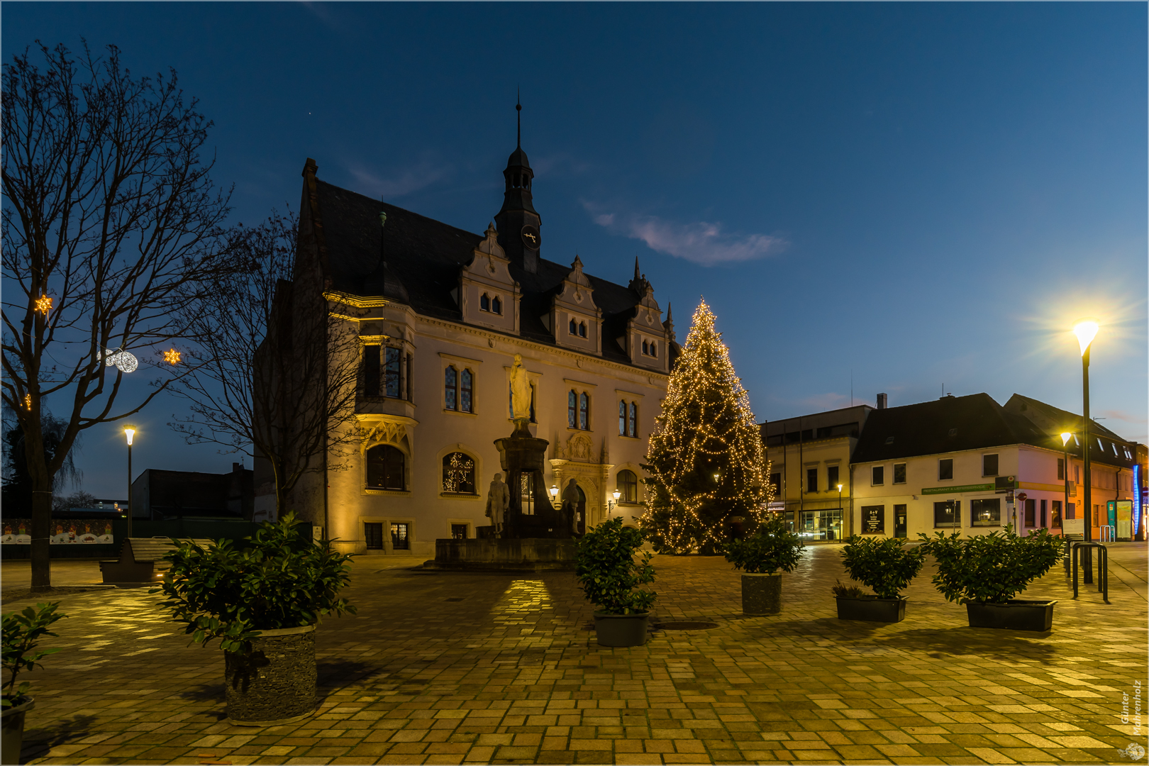 Schönebeck, Markt und Rathaus