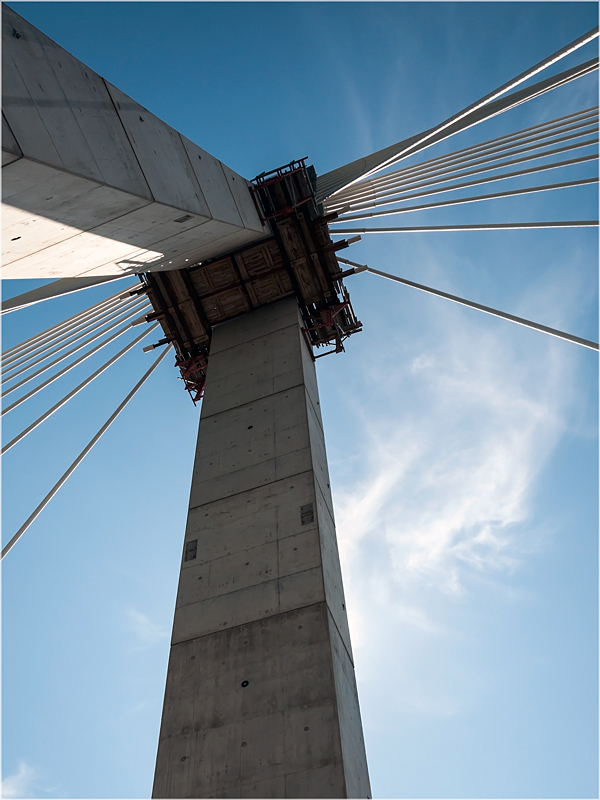 Schönebeck, Pylon in der Bauphase