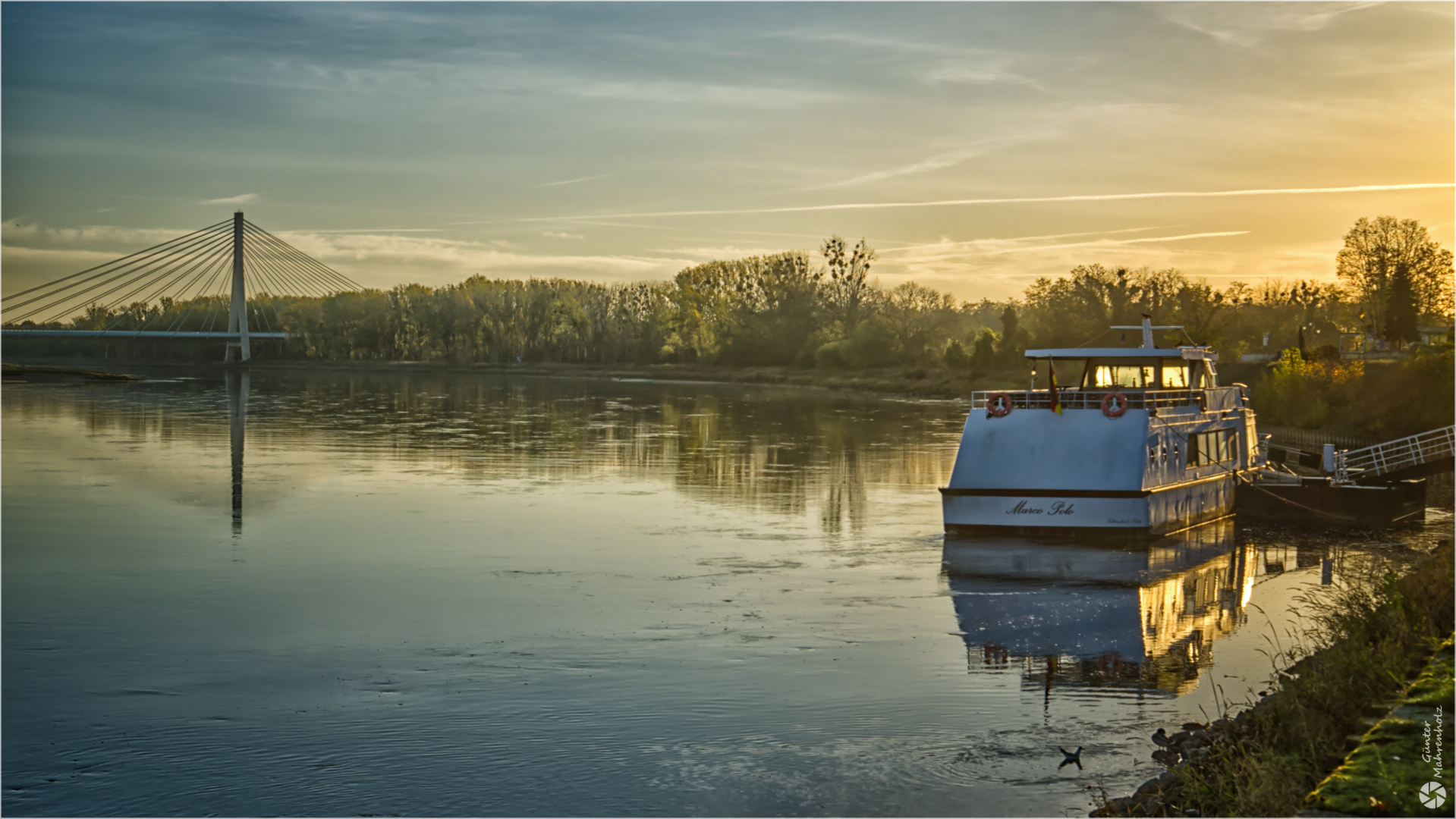 Schönebeck, Schiffsanleger am Morgen