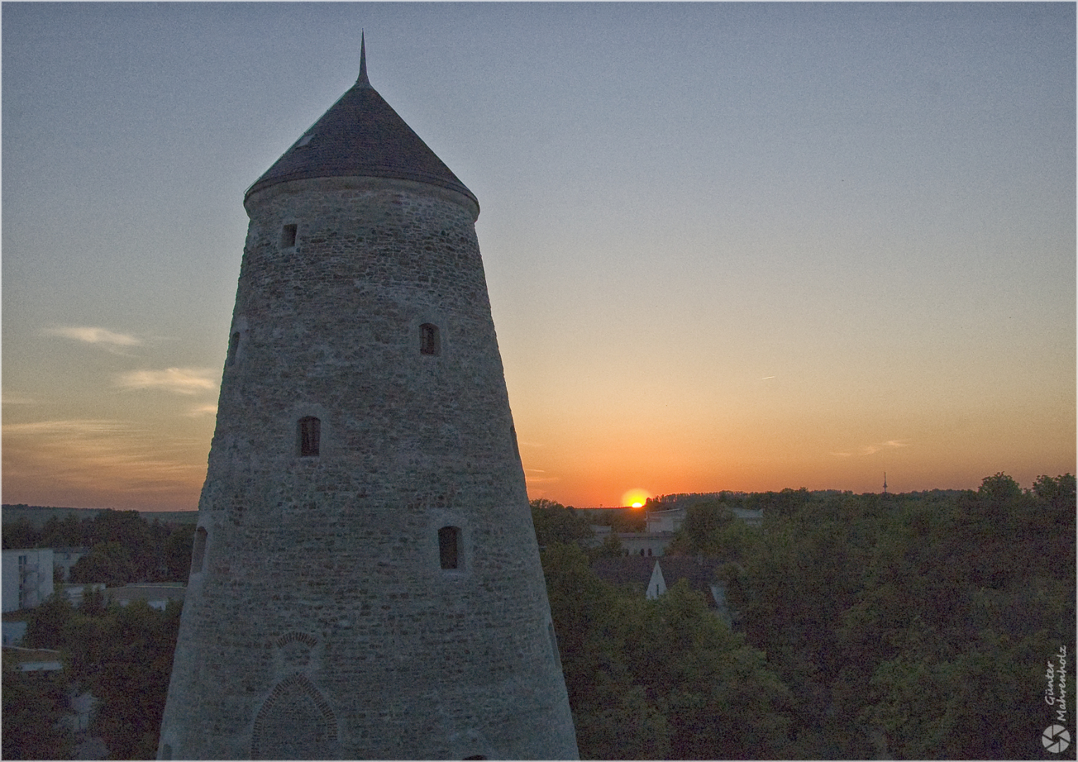 Schönebeck, Sonnenuntergang hinter dem Soleturm