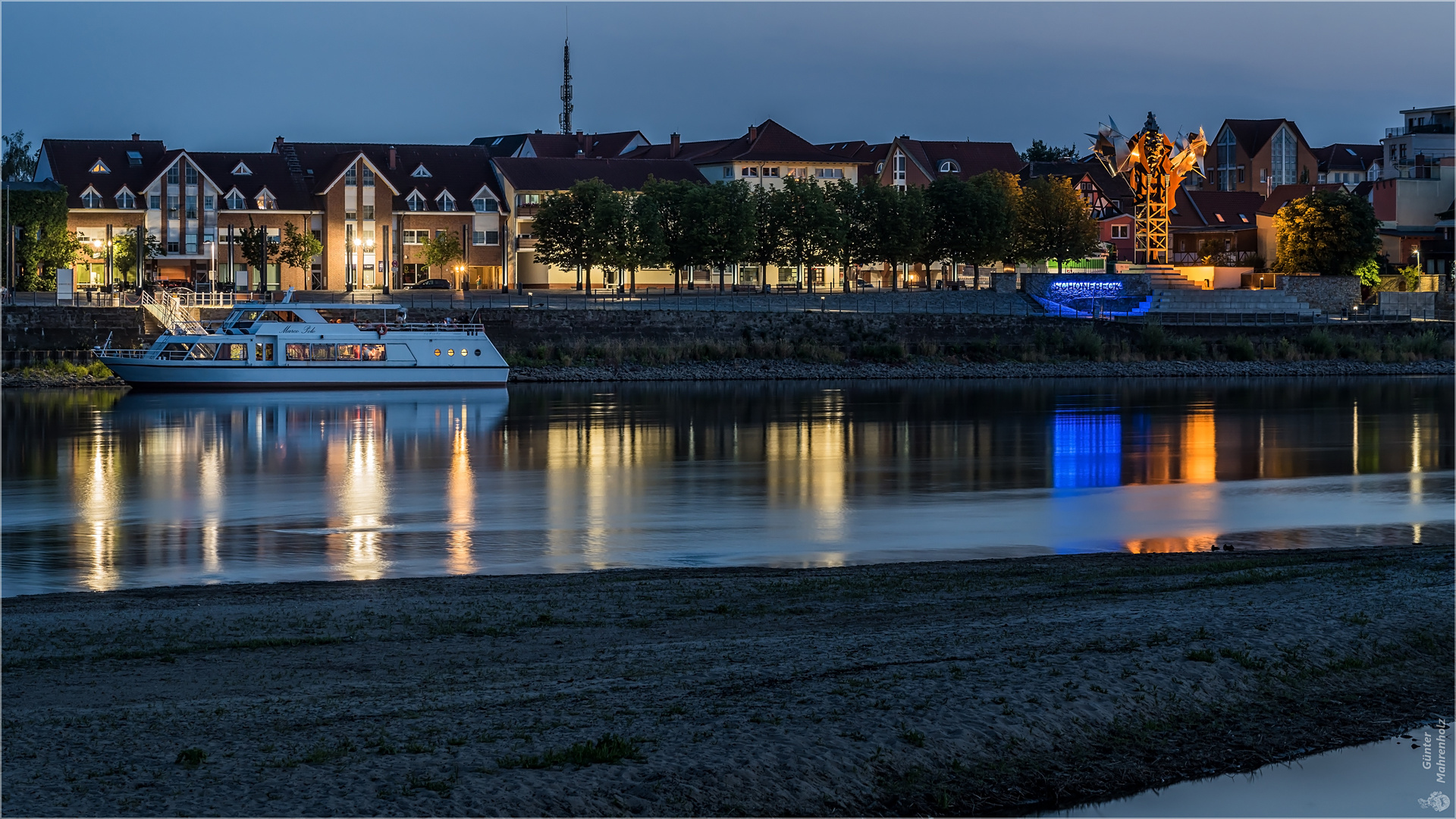 Schönebeck, Ufer mit Sandbank