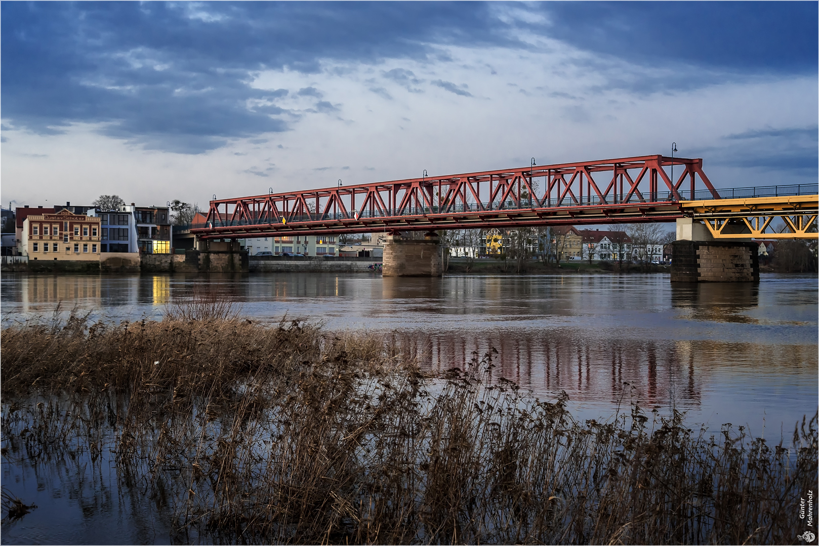 Schönebeck: Viel Wasser in der Elbe