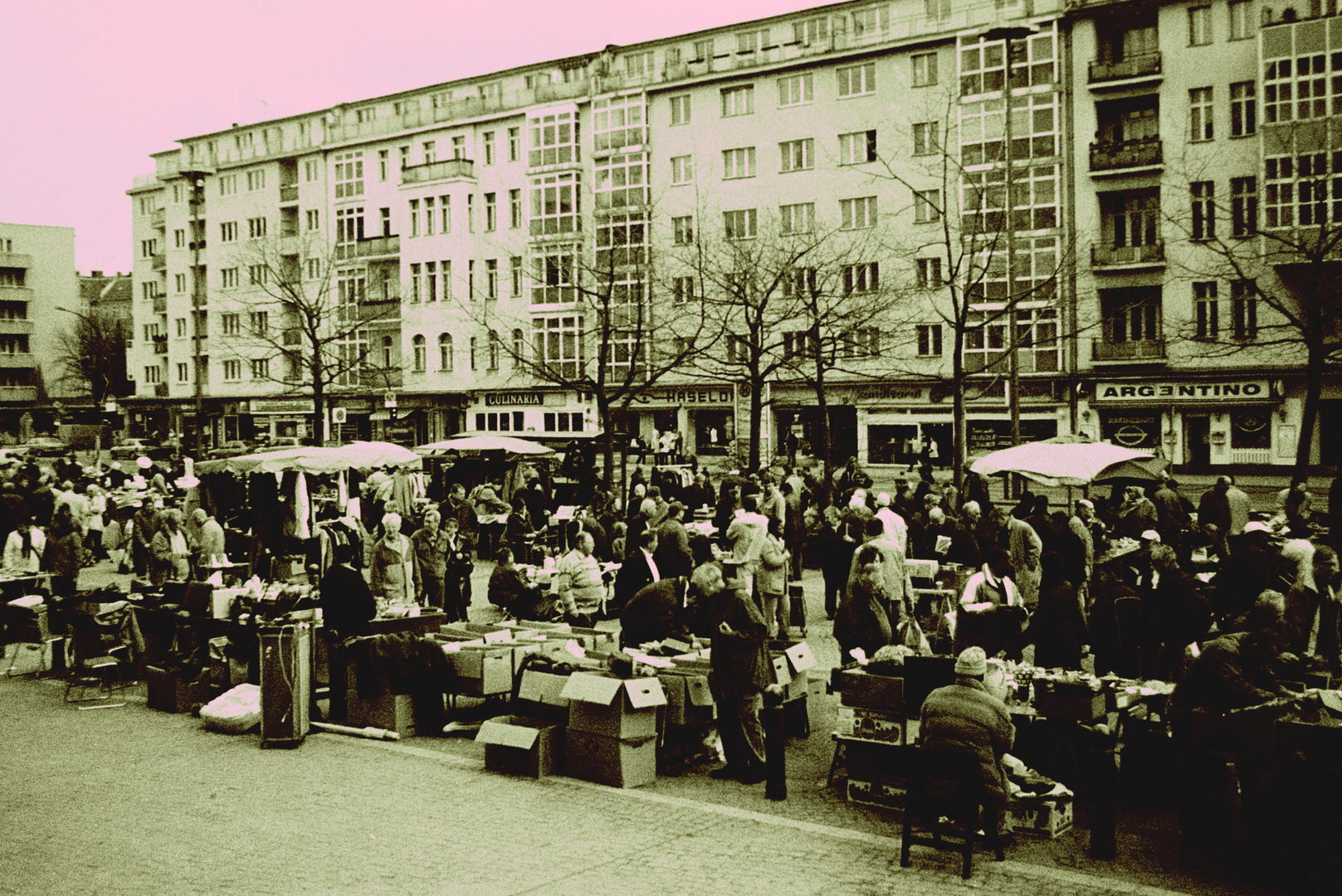 Schöneberger Flohmarkt auf dem John-F.Kennedy-Platz